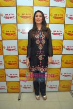 Kareena Kapoor promotes Qurbaan on Radio Mirchi in Mumbai on 27th Oct 2009 (3).JPG